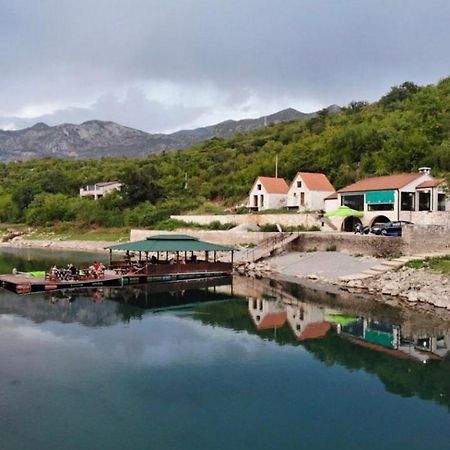 Splav "Slap" - Bungalovi Danilovgrad Ngoại thất bức ảnh