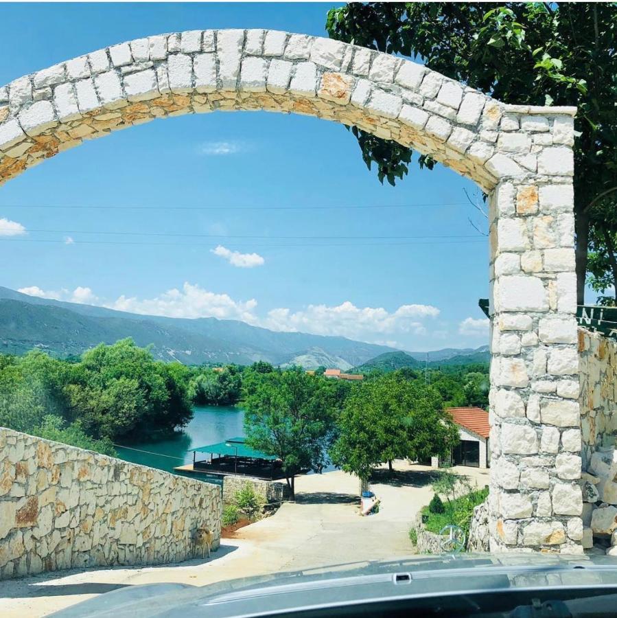 Splav "Slap" - Bungalovi Danilovgrad Ngoại thất bức ảnh