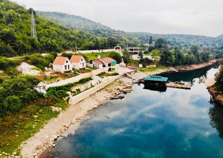 Splav "Slap" - Bungalovi Danilovgrad Ngoại thất bức ảnh