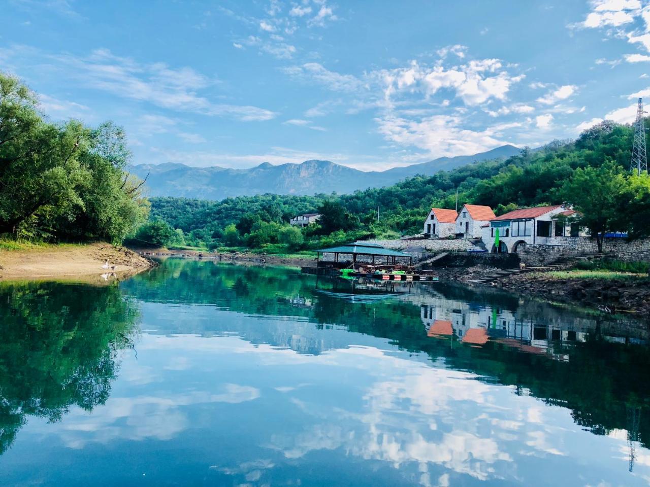 Splav "Slap" - Bungalovi Danilovgrad Ngoại thất bức ảnh